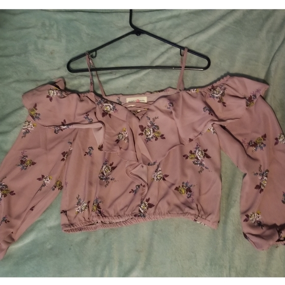 3 Off the shoulder blouses shirt Large - Picture 2 of 7